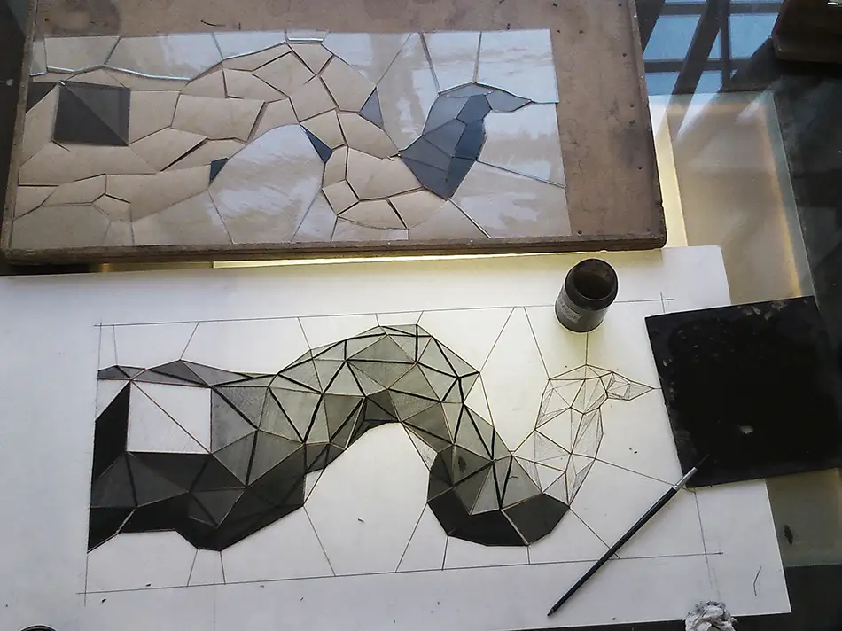 Production process for monochrome lead glazing with geometric pattern in old building entrance doors and fanlights