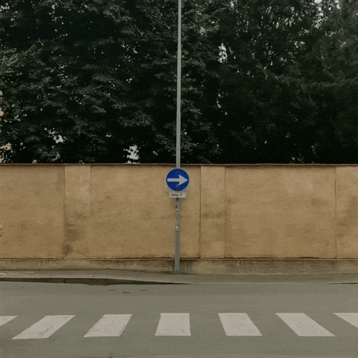Anamorphic installation in public space in which an eye is visible in a cone - tranport an installation