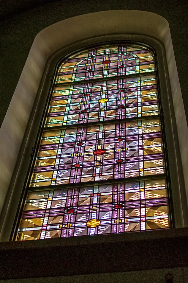 new-production of stained glass windows for the Dominikanerkirche Eppan - one window after the installation