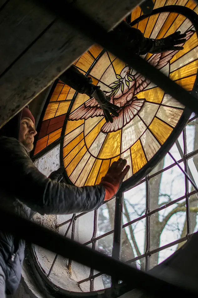 Bernini, Krabonoš, stained glass
